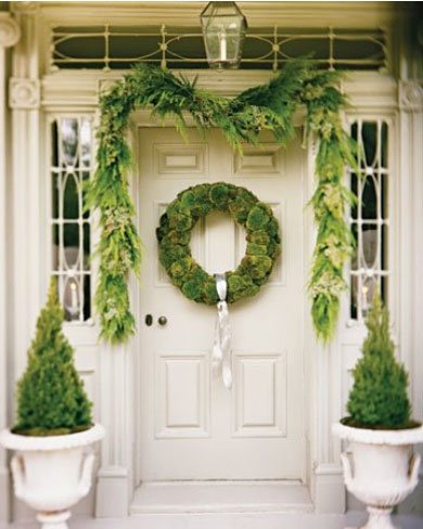 holiday door - How to Decorate Your Door for the Holidays