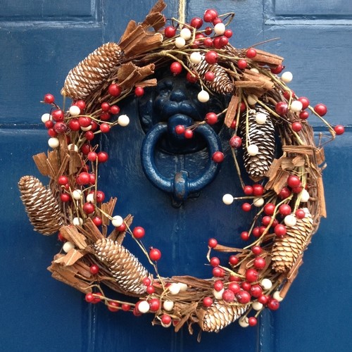 decor1 - 20 Cutest Christmas Decorations for Your Front Door